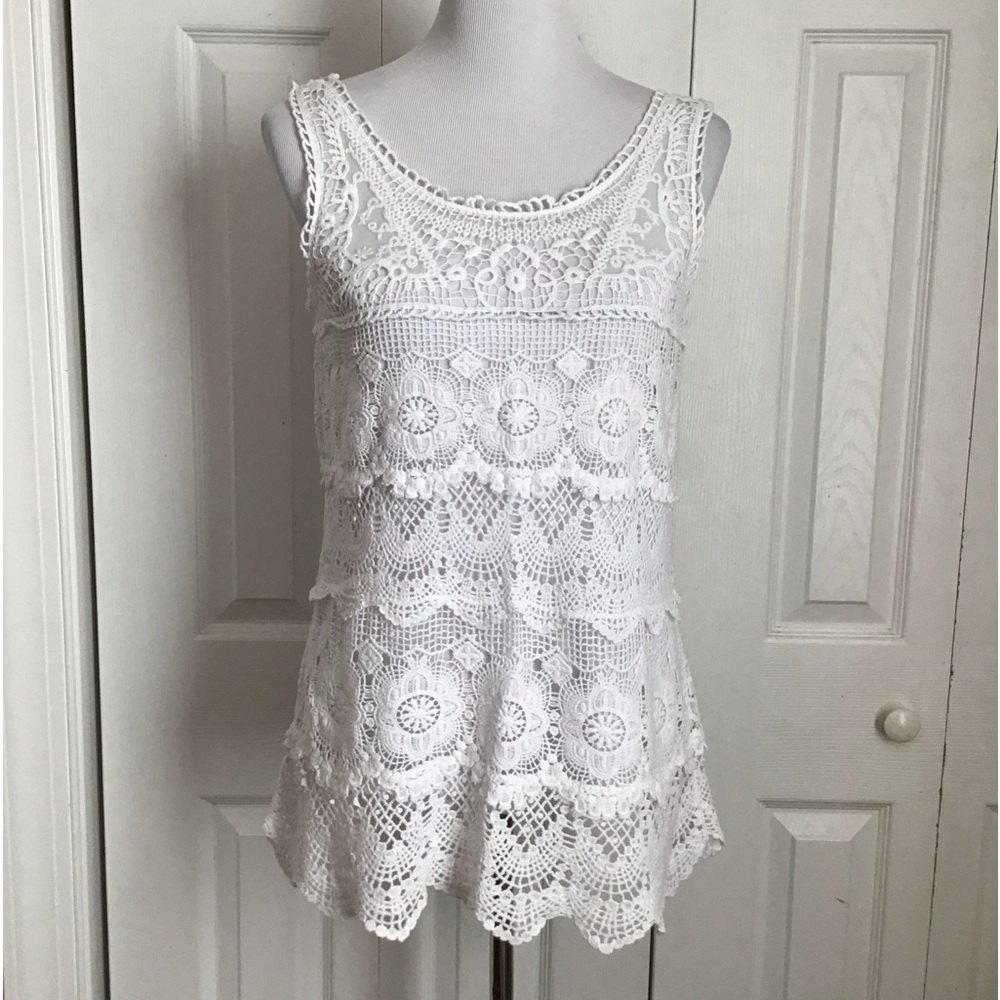 Jennie and Marlis crochet top Sm